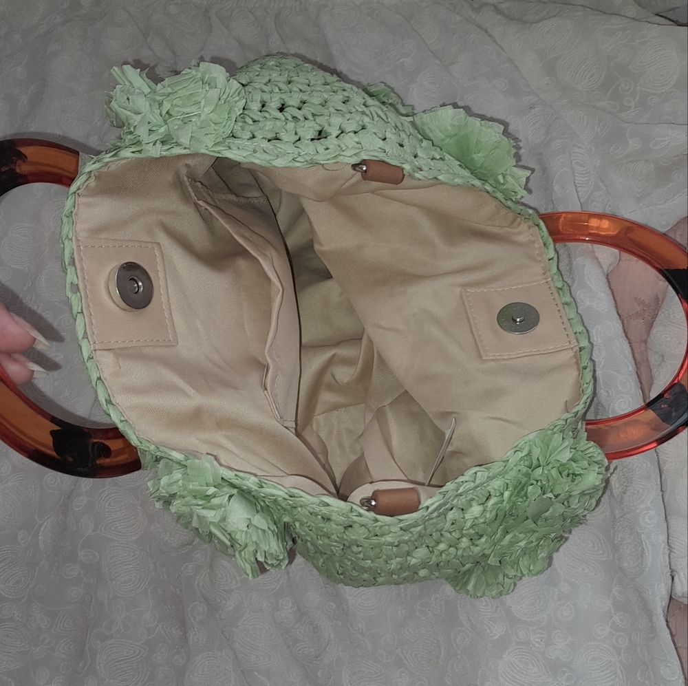 Green Woven Handbag with Tortoise Shell Handles - Picture 3 of 4